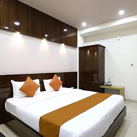 Royal Blue Meridian Inn Бангалор Экстерьер фото